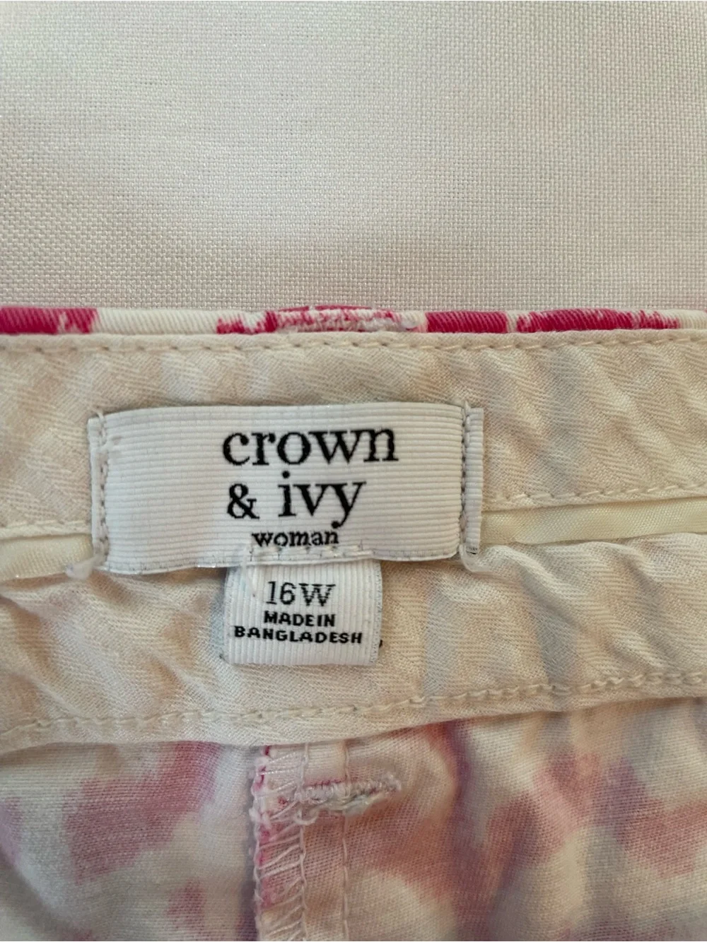 Crown & Ivy Pink and White Patterned Casual Shorts Front & Back Pockets Size 16W